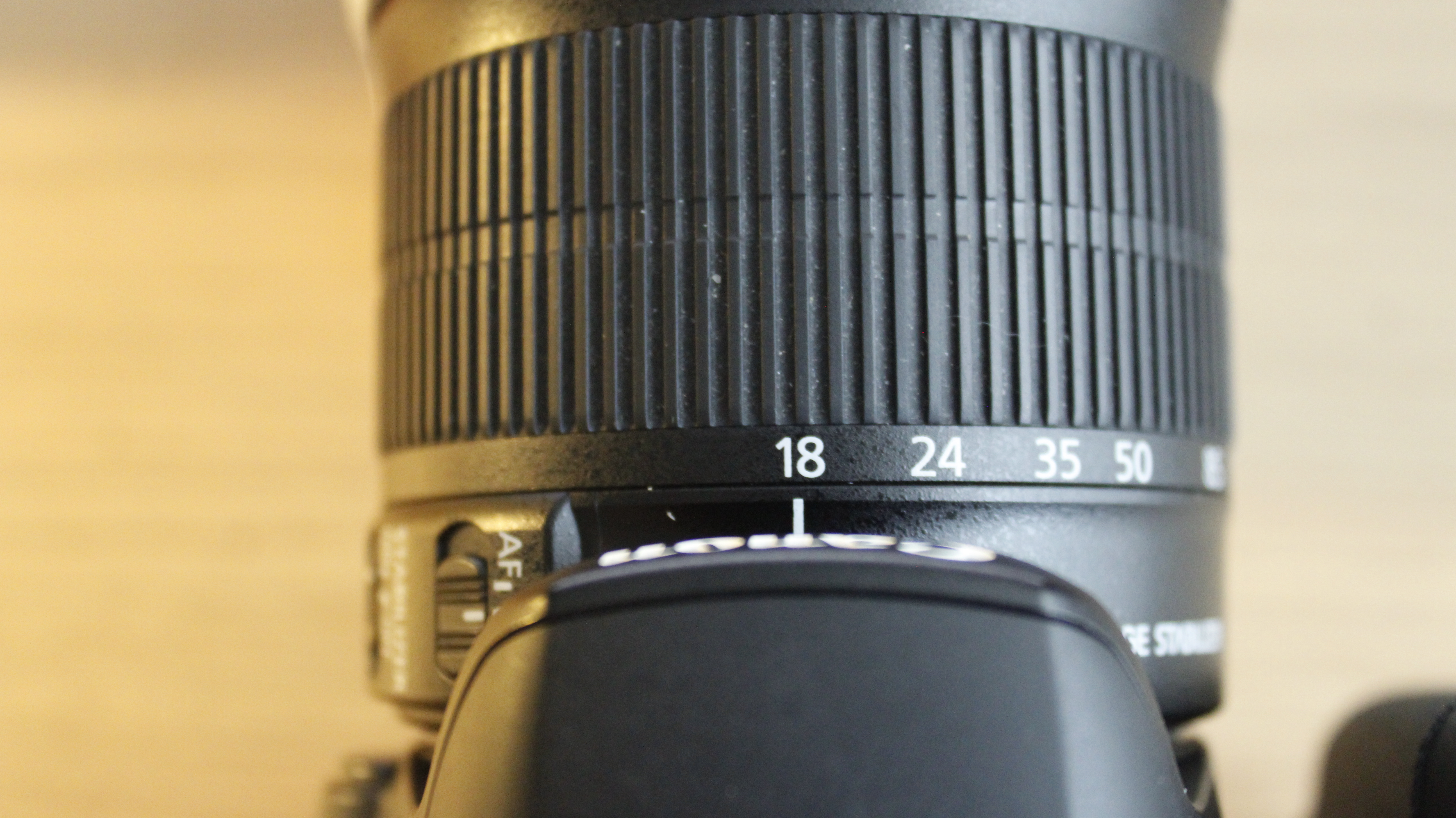 Canon 18–135 mm lens set to 18 mm. The white line indicator is aligned with 18.